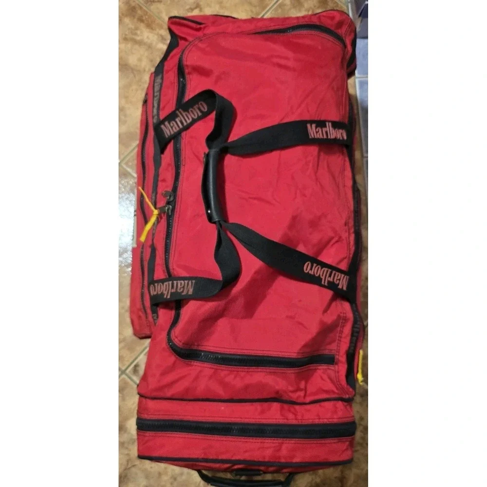 Vintage Marlboro Unlimited XL Rolling Duffle‎ Bag 36